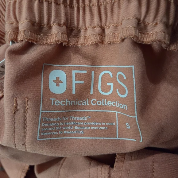 Figs Coral Scrub Set Women's Size Small Limited Edition - Picture 11 of 15